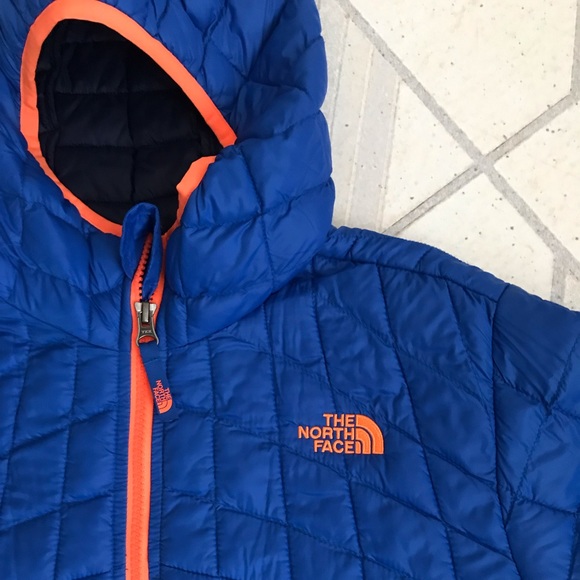 The North Face Boys' ThermoBall Hoodie Jacket XL - Picture 2 of 6